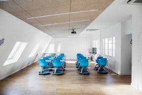 Sophisticated Space Near Republique - Image 3