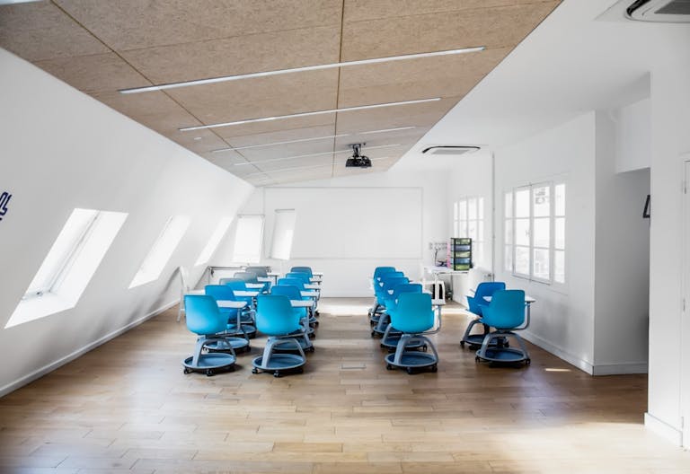 Sophisticated Space Near Republique - Image 3