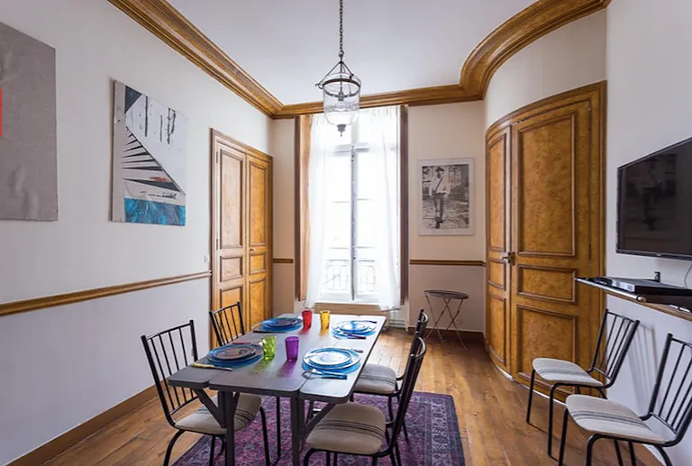 Clean Apartment in the Heart of Le Marais - Image 2