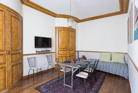 Clean Apartment in the Heart of Le Marais - Image 3