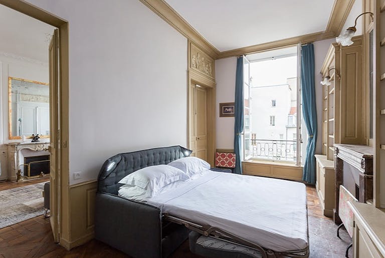 Clean Apartment in the Heart of Le Marais - Image 4
