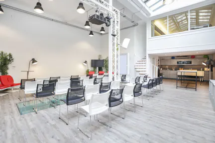 Unique Space in the 8th Arrondissement - Image 0