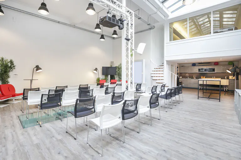 Unique Space in the 8th Arrondissement - Image 0