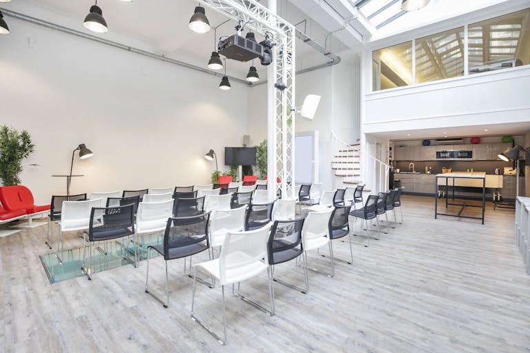 Unique Space in the 8th Arrondissement - Image 0