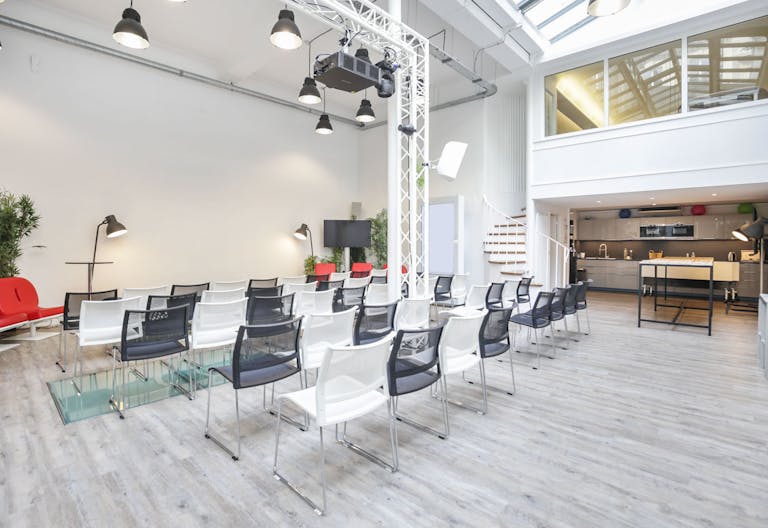 Unique Space in the 8th Arrondissement - Image 0