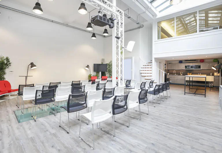Unique Space in the 8th Arrondissement - Image 0