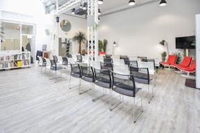 Unique Space in the 8th Arrondissement - Image 1