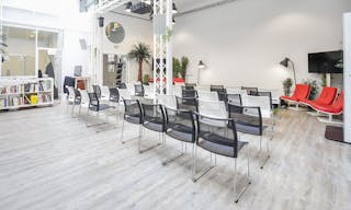 Unique Space in the 8th Arrondissement - Image 1