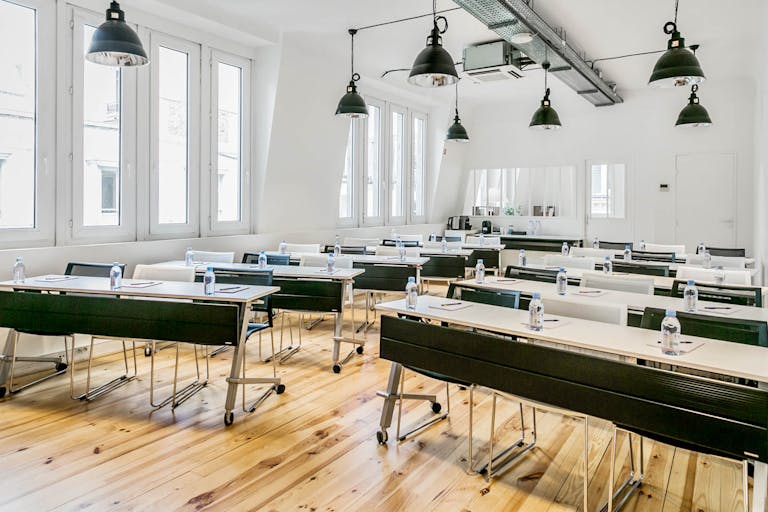 Unique Space in the 8th Arrondissement - Image 2