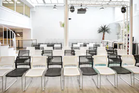 Unique Space in the 8th Arrondissement - Image 3