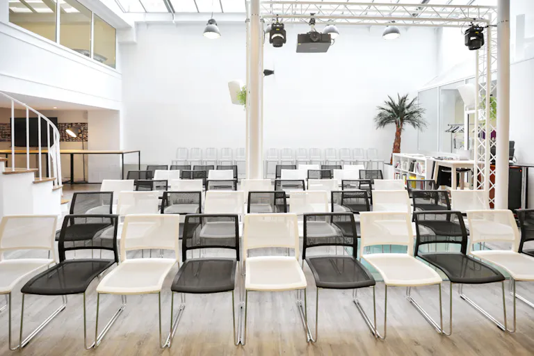 Unique Space in the 8th Arrondissement - Image 3