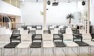Unique Space in the 8th Arrondissement - Image 3