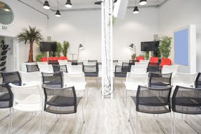 Unique Space in the 8th Arrondissement - Image 5