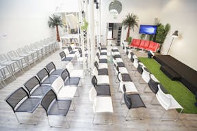 Unique Space in the 8th Arrondissement - Image 6