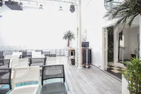 Unique Space in the 8th Arrondissement - Image 7