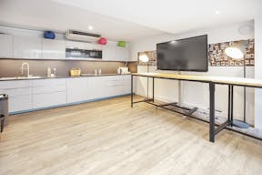 Unique Space in the 8th Arrondissement - Image 10