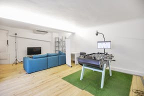 Unique Space in the 8th Arrondissement - Image 11