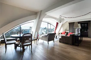Beautiful Space with a View - Image 0