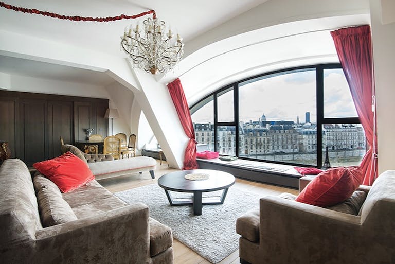 Beautiful Space with a View - Image 1