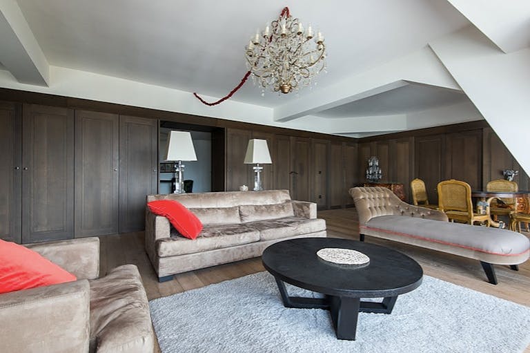 Beautiful Space with a View - Image 2