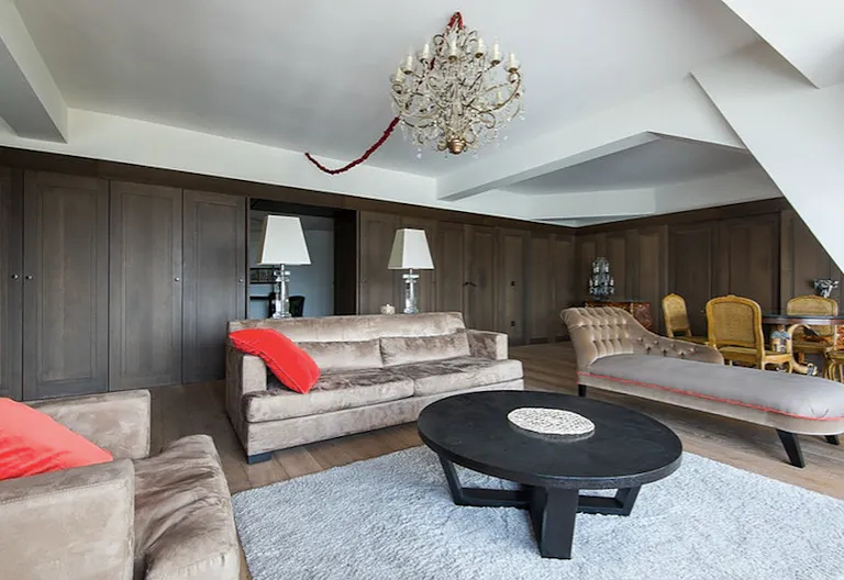 Beautiful Space with a View - Image 2