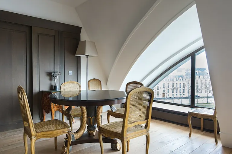 Beautiful Space with a View - Image 3