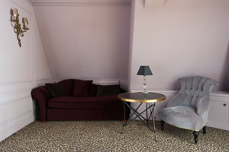 Beautiful Space with a View - Image 4