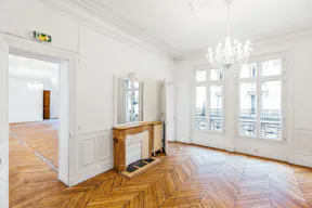 Haussmannian Apartment in Bastille - Image 2