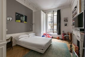 Bourgeois Apartment Near Opera - Image 6