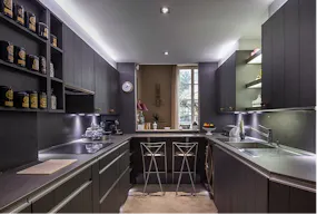 Sophisticated Apartment in the 10th District - Image 7