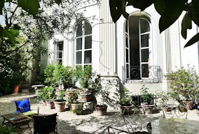 Sophisticated Apartment in the 10th District - Image 9
