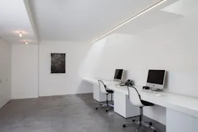 Sophisticated Gallery in Le Marais - Image 3