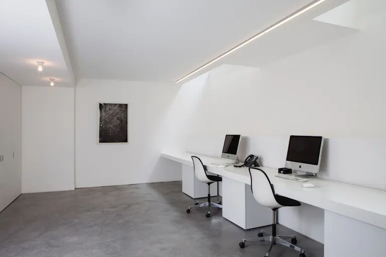 Sophisticated Gallery in Le Marais - Image 3