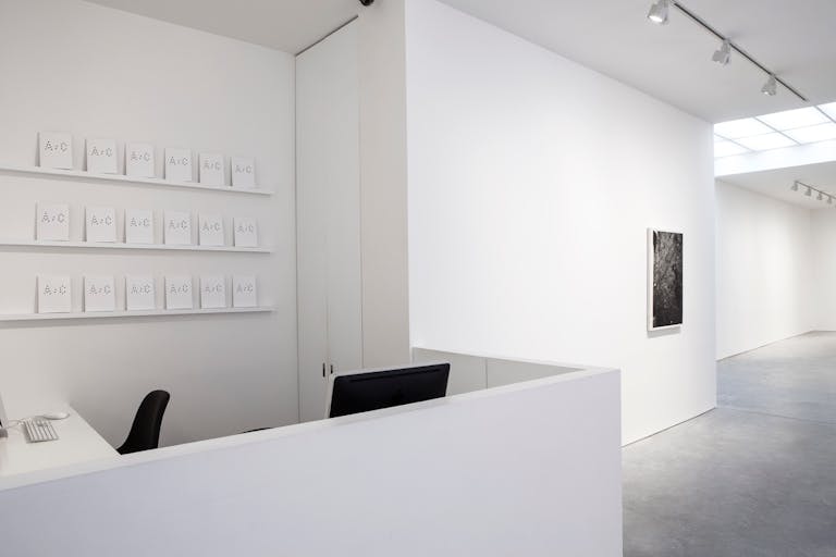 Sophisticated Gallery in Le Marais - Image 4