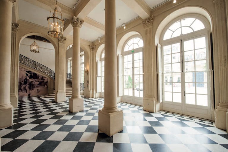 Historic Site Near the Invalides - Image 0