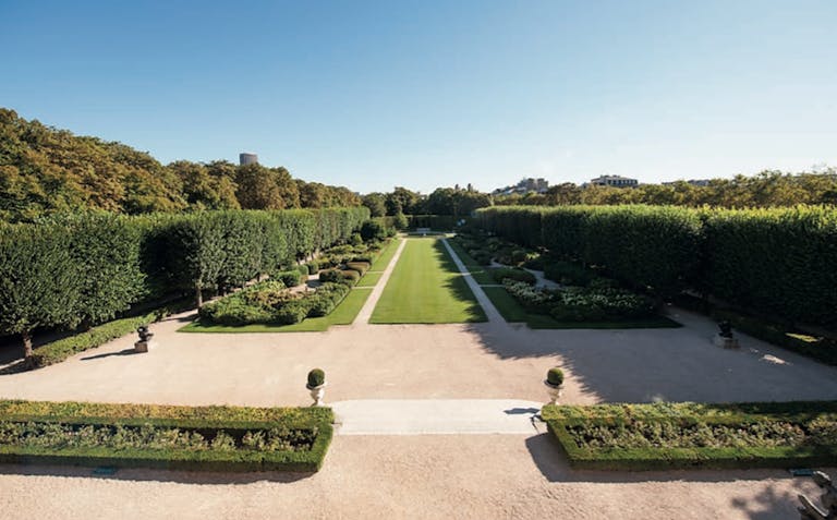 Greenery in the Heart of Paris - Image 0