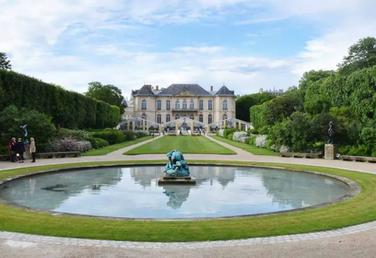 Greenery in the Heart of Paris - Image 2