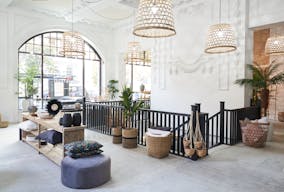 Large Chelsea Pop Up Store - Image 0