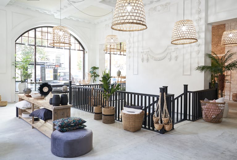 Large Chelsea Pop Up Store - Image 0