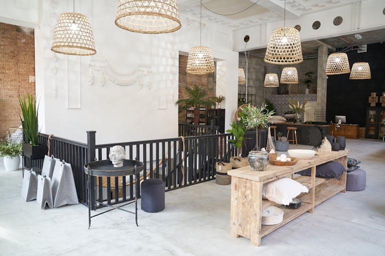 Large Chelsea Pop Up Store - Image 1