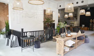 Large Chelsea Pop Up Store - Image 1