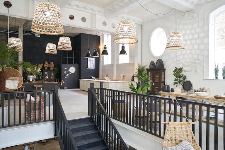 Large Chelsea Pop Up Store - Image 2