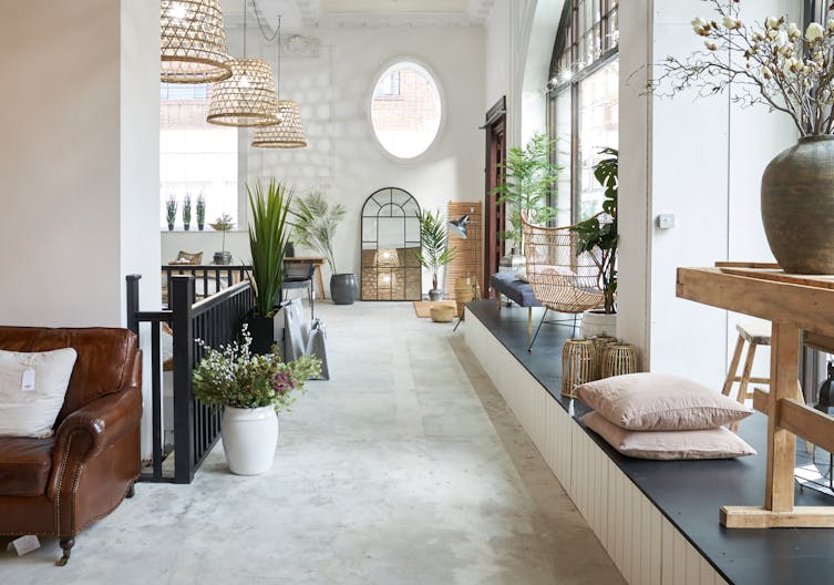 Large Chelsea Pop Up Store - Image 3