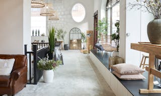 Large Chelsea Pop Up Store - Image 3