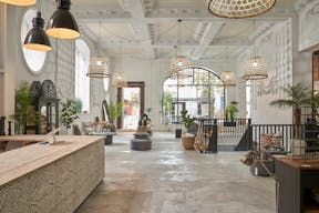 Large Chelsea Pop Up Store - Image 5