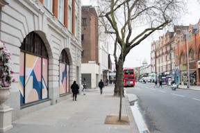 Large Chelsea Pop Up Store - Image 6