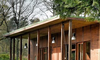 B�timent contemporain en bois id�al pour les lancements de produits et les expositions - Image 3