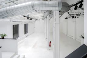 Showroom sous verrière de 200m2, dans le quartier vibrant du 11ème arrondissement. - Image 12