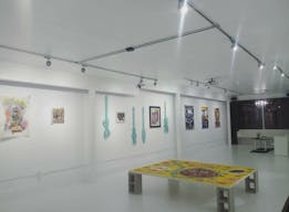 Gloss White Gallery Space on Fairfax Ave - Image 20