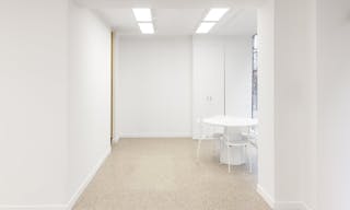 Bright and large boutique in le Haut-Marais - Image 3